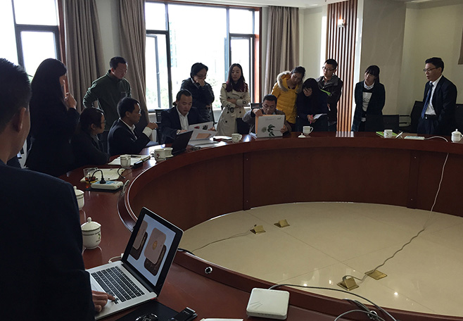 6新聞-14中國民營醫(yī)藥連鎖老大鴻翔一心堂牽手李華清重塑品牌新形象_03-05